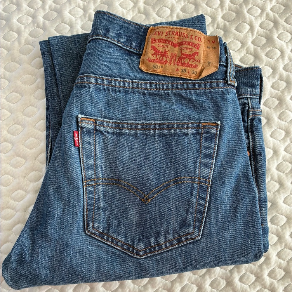 Levi's Classic Denim Jeans in Blue - Picture 2 of 4